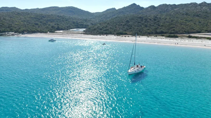 Plage de Saleccia, sable blanc fin et eau turquoise, désert des Agriates